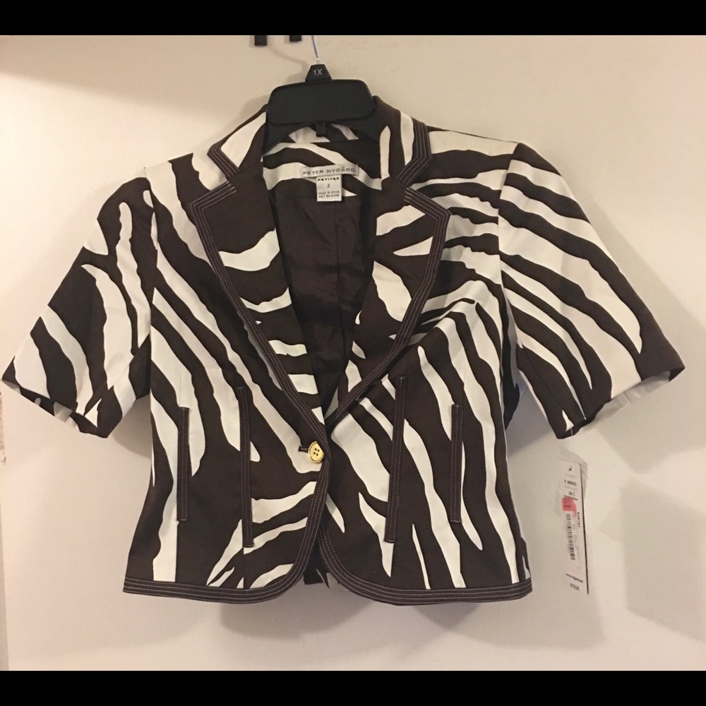 Stunning brown and white summer top. NWT.